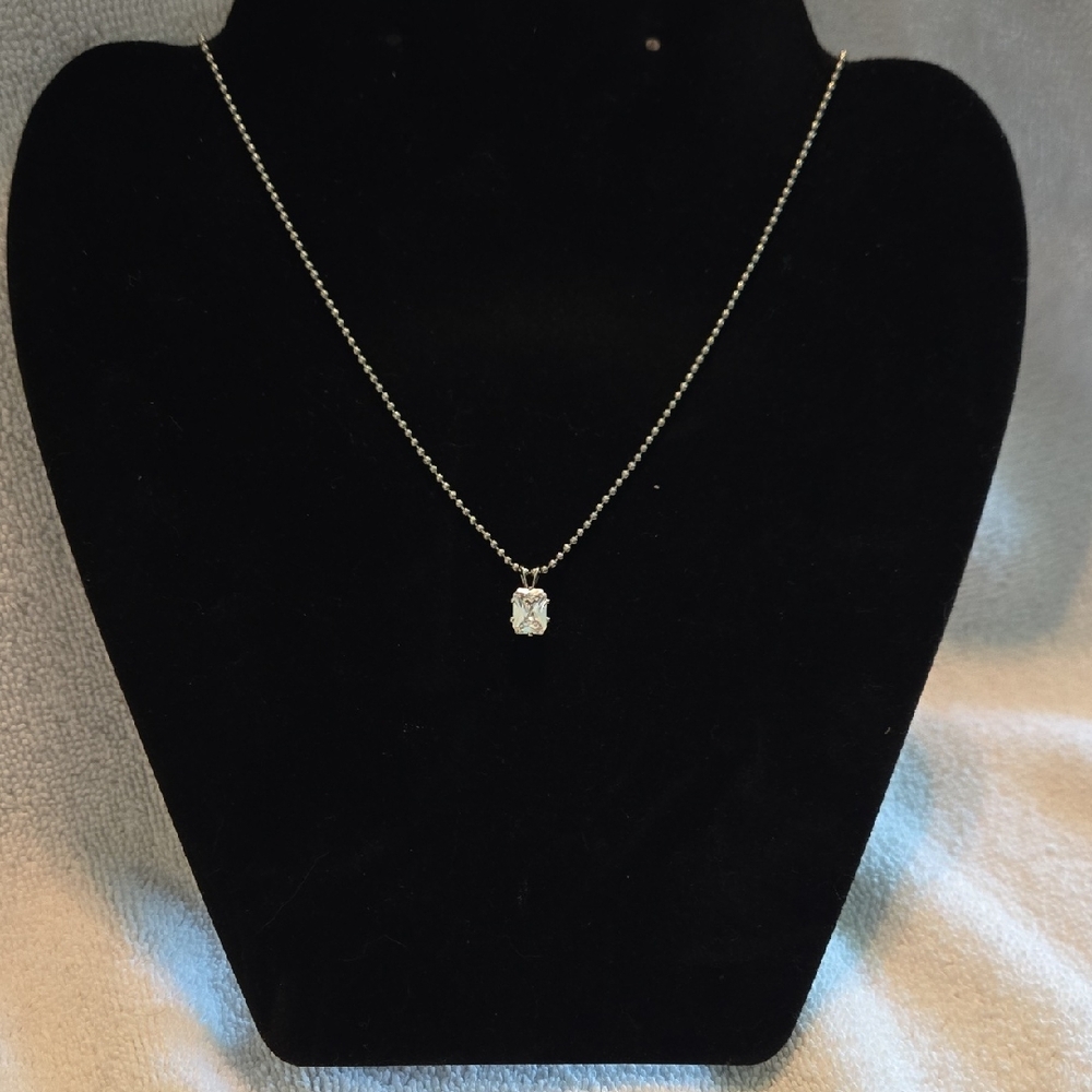 18" Elegant Silver Pendant Necklace